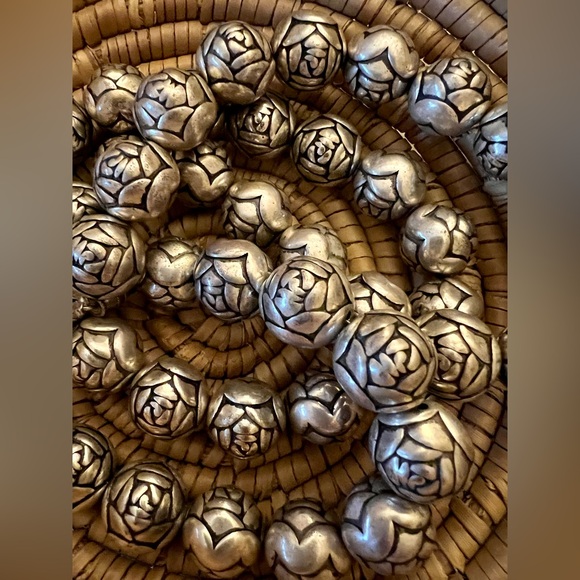 Rosette Beaded Pearls Necklace - Picture 2 of 11